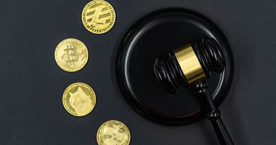 Legal regulation of cryptocurrencies under a judge's gavel